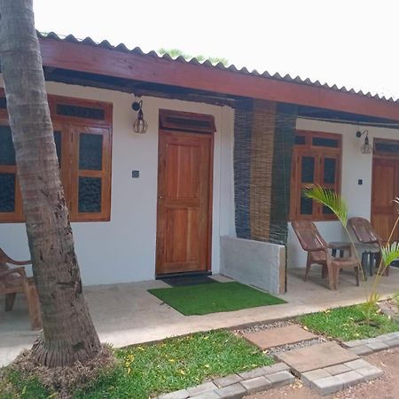 Amila Guest Hotell Trincomalee Exteriör bild