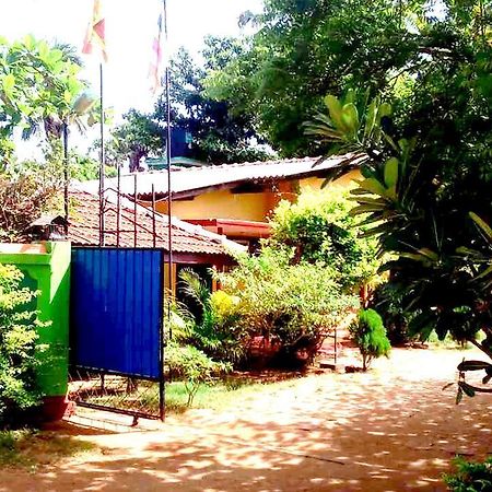 Amila Guest Hotell Trincomalee Exteriör bild