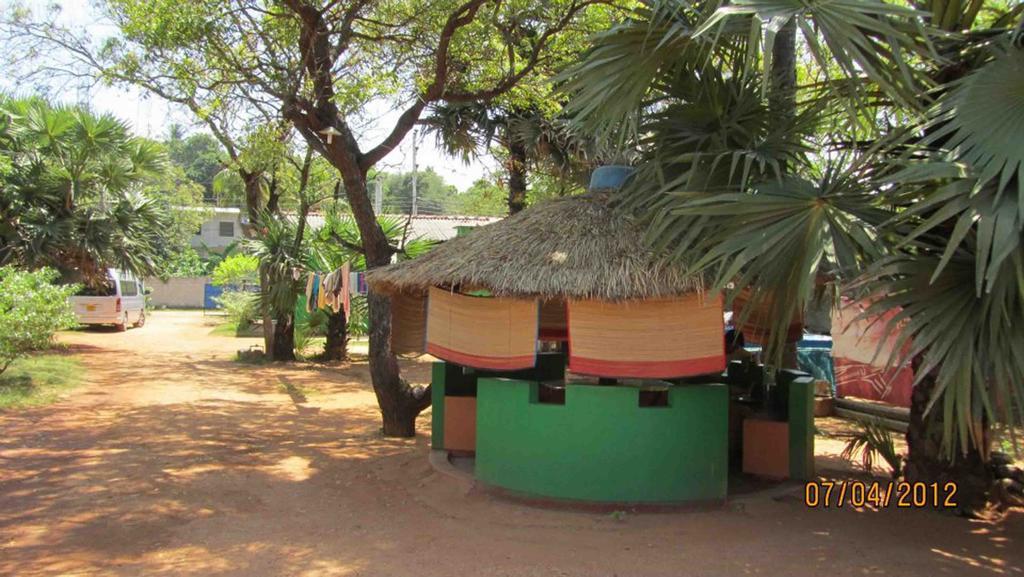 Amila Guest Hotell Trincomalee Exteriör bild