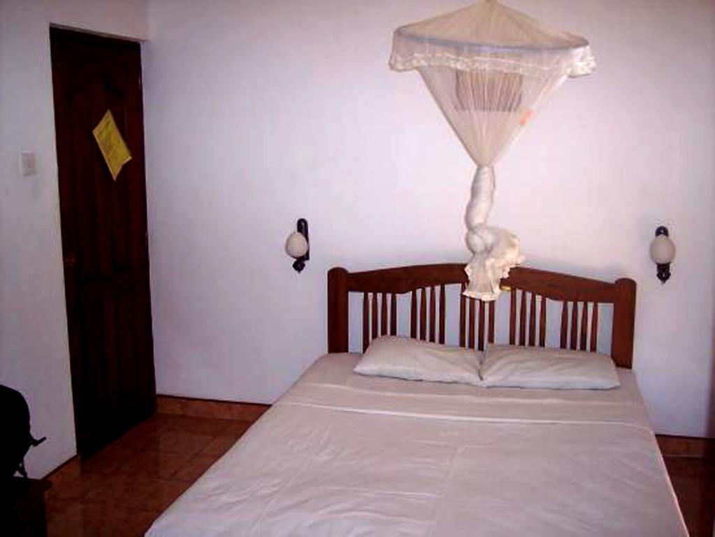 Amila Guest Hotell Trincomalee Exteriör bild