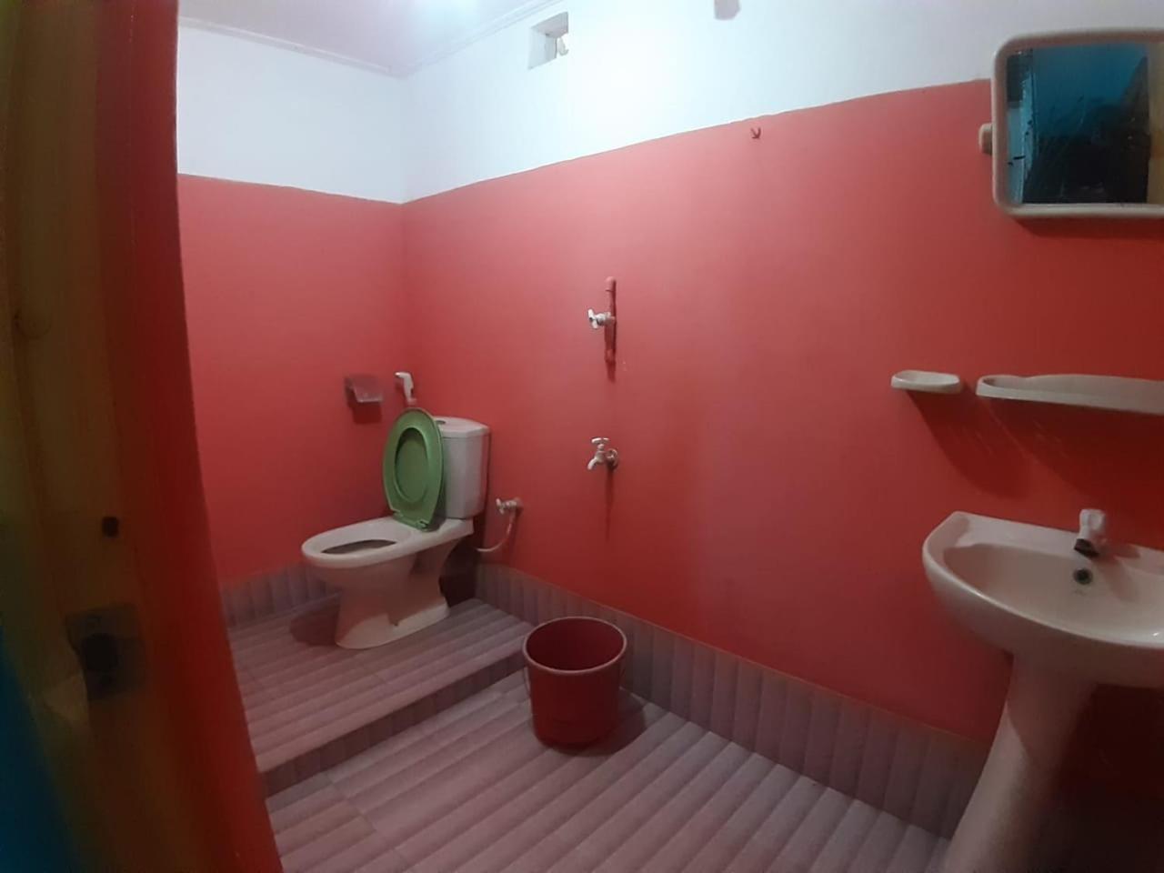 Amila Guest Hotell Trincomalee Rum bild