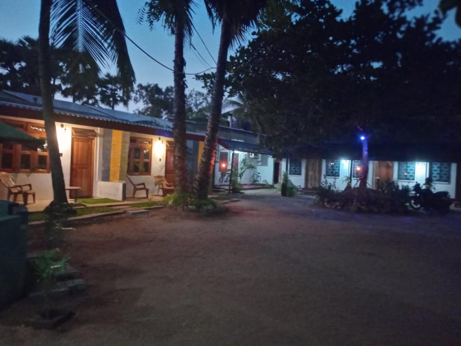 Amila Guest Hotell Trincomalee Exteriör bild