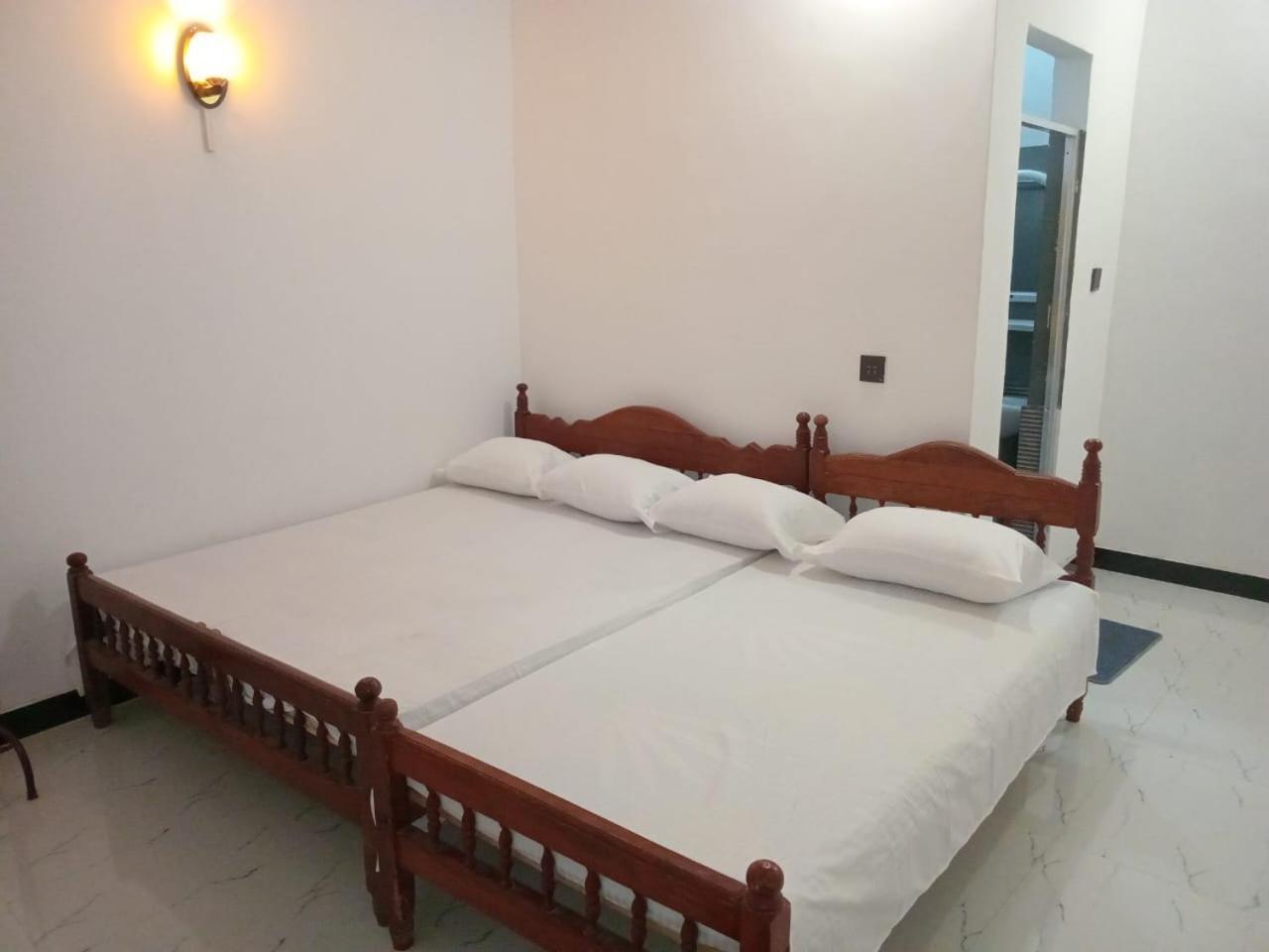 Amila Guest Hotell Trincomalee Exteriör bild
