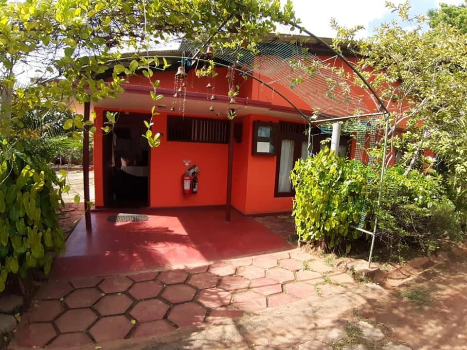 Amila Guest Hotell Trincomalee Exteriör bild