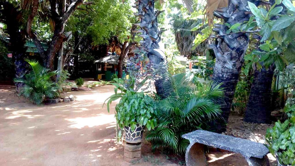 Amila Guest Hotell Trincomalee Exteriör bild